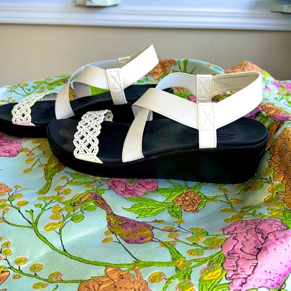 SKECHERS strappy elastic sandals. Size 9.5.  White - Picture 2 of 7
